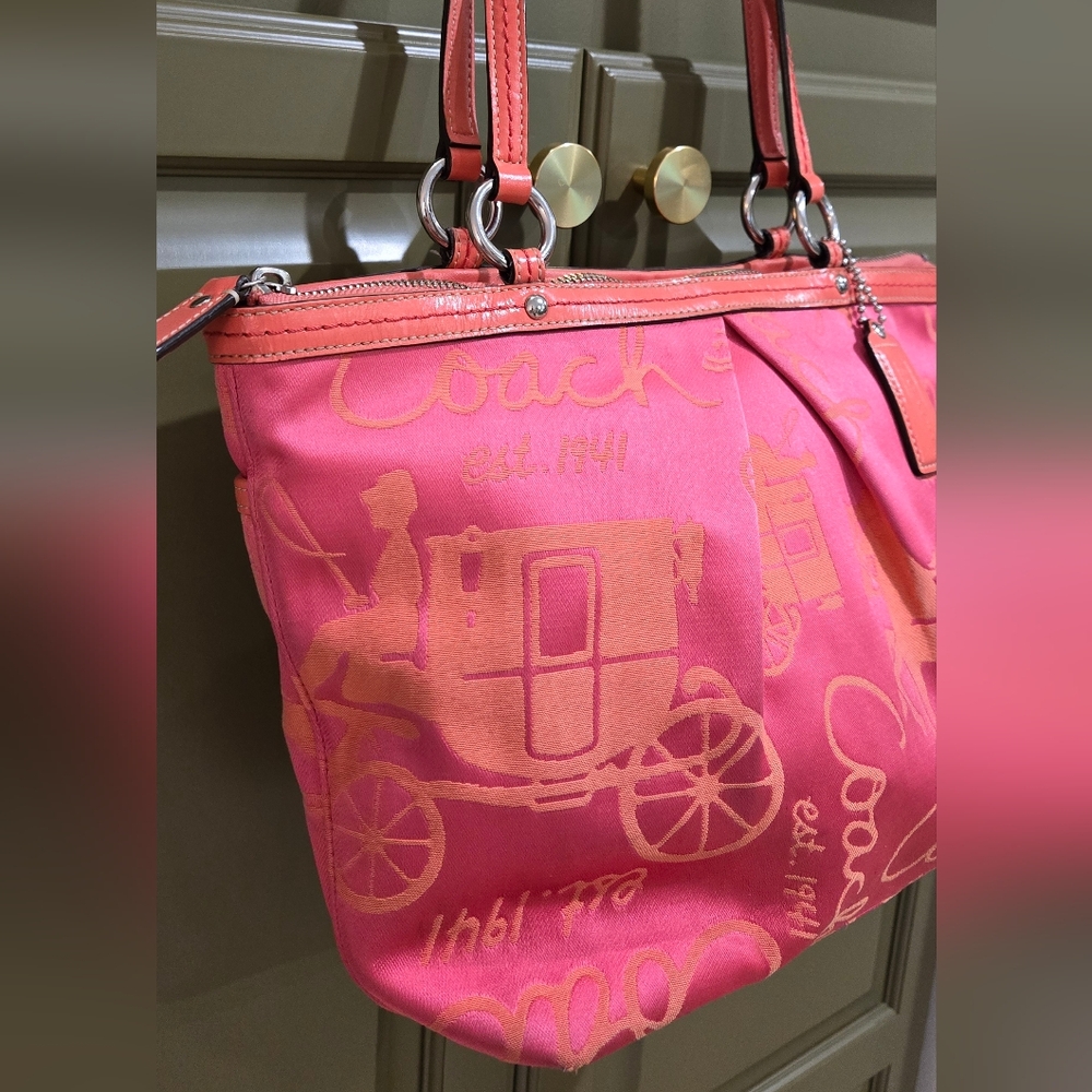 C- Coach rare pink peachy/orange Horse Carriage Pleated Tote Shoulder Bag F… - Picture 4 of 10